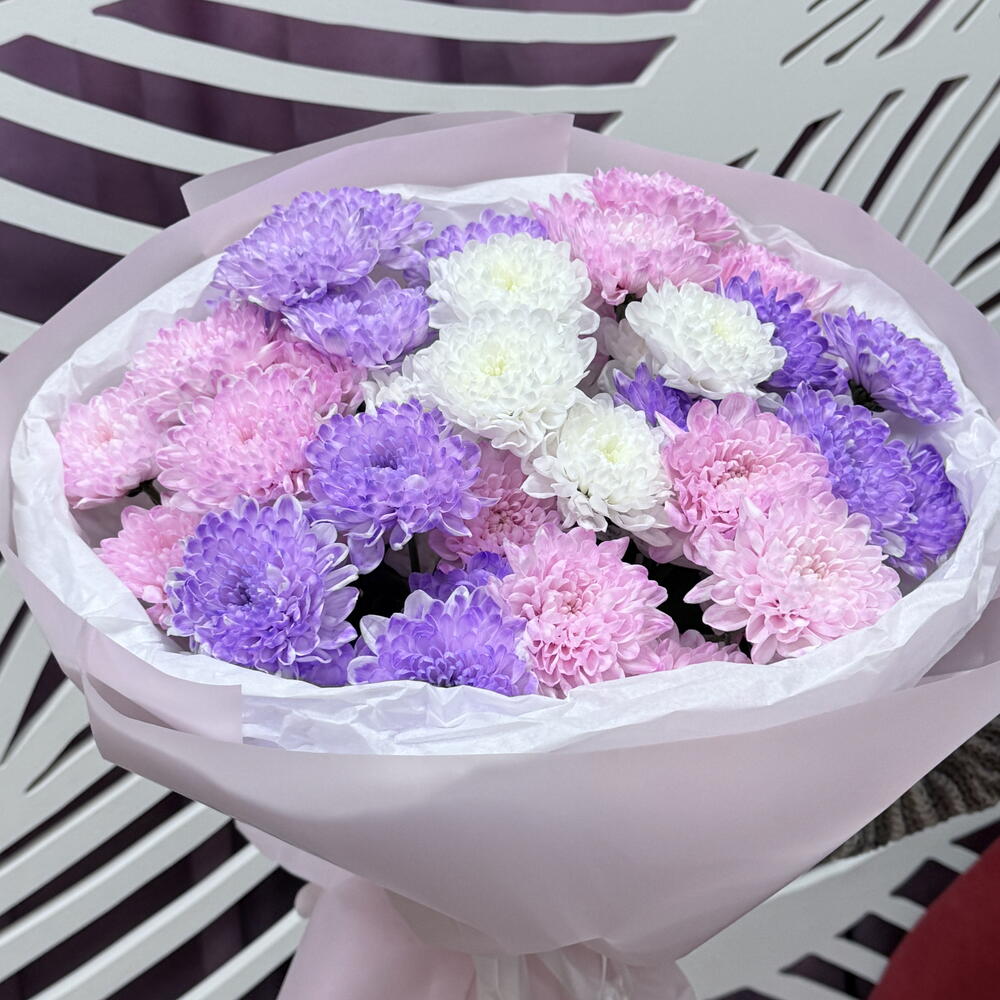 Букет«Радужный свет» из кустовой хризантемы 💜🤍🩷