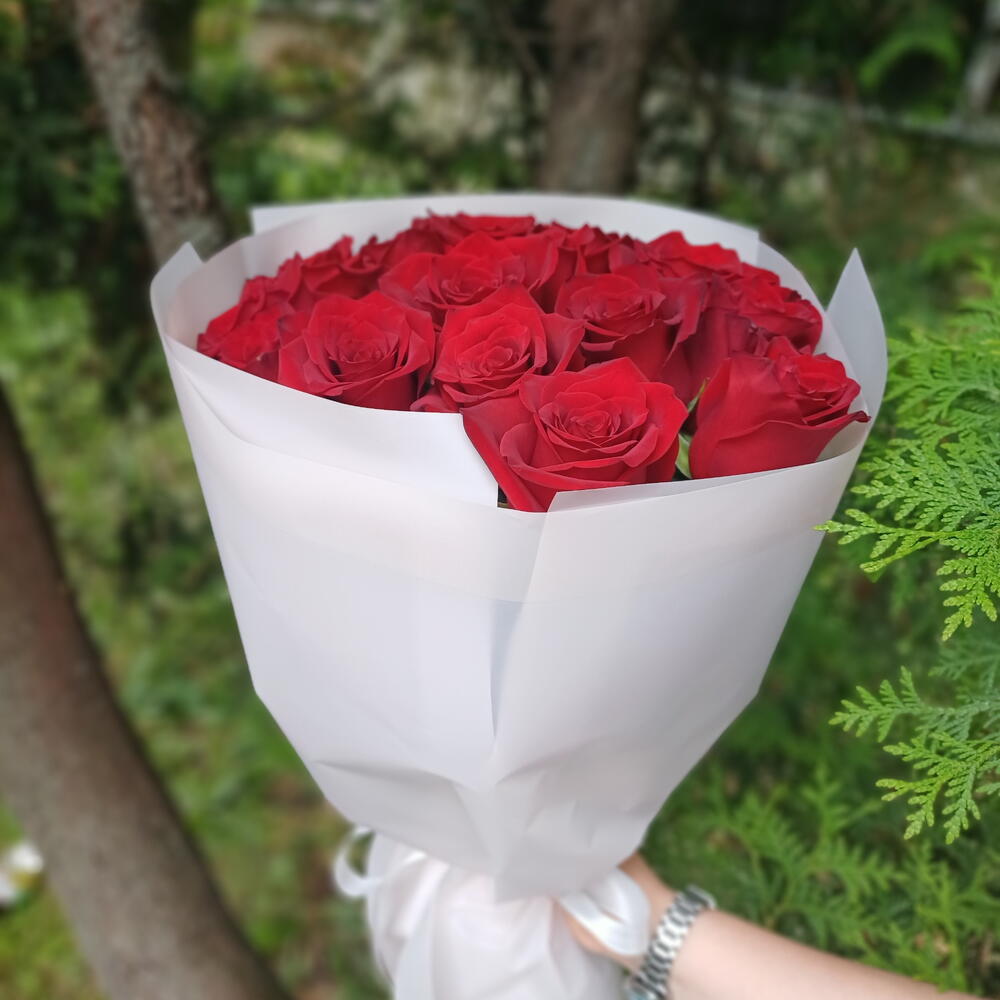 Букет из 15 красных роз