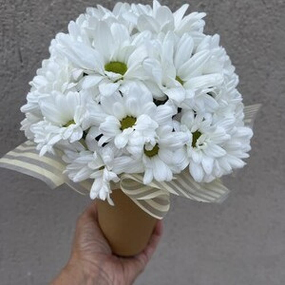 Стакан с ромашками