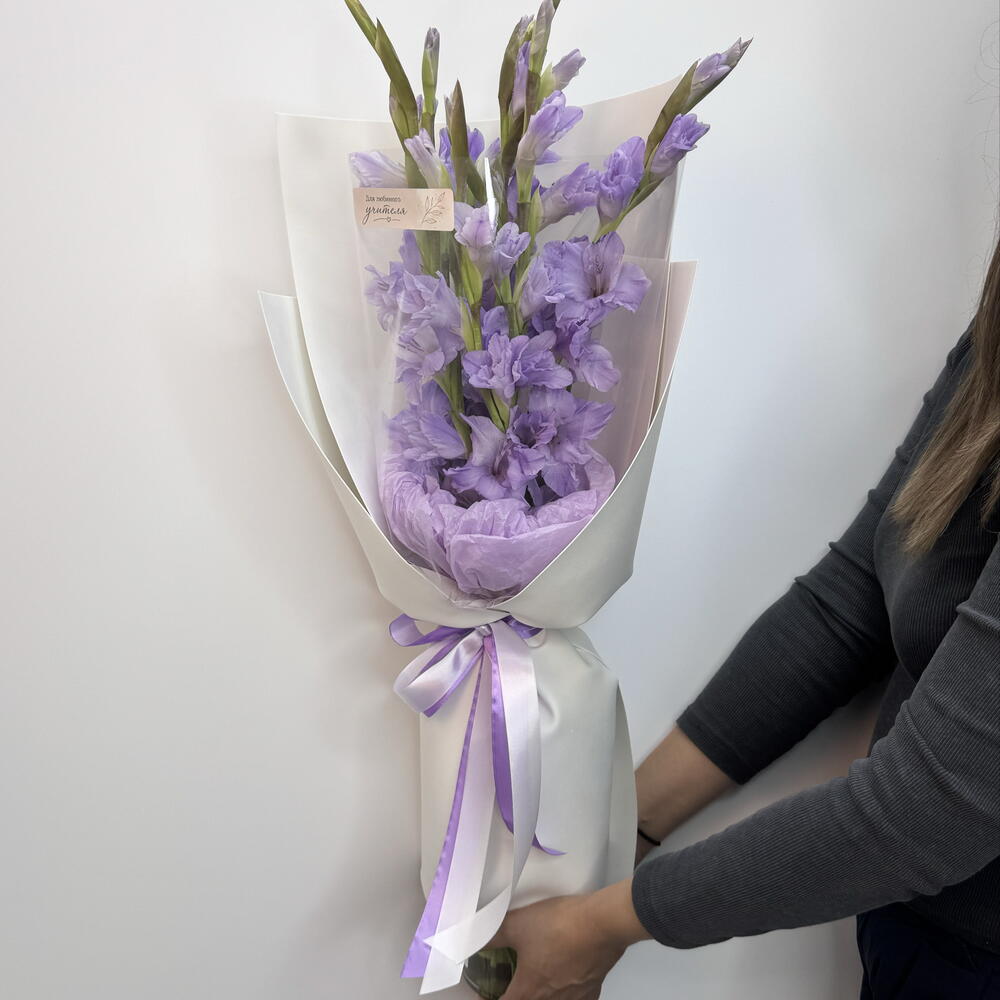 Букет из 7 гладиолусов 💜