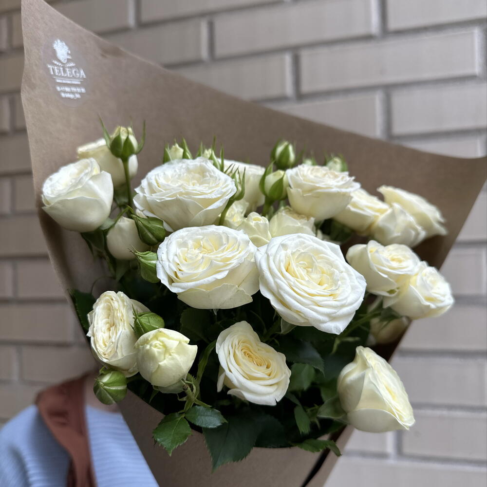Комплимент из кустовых роз