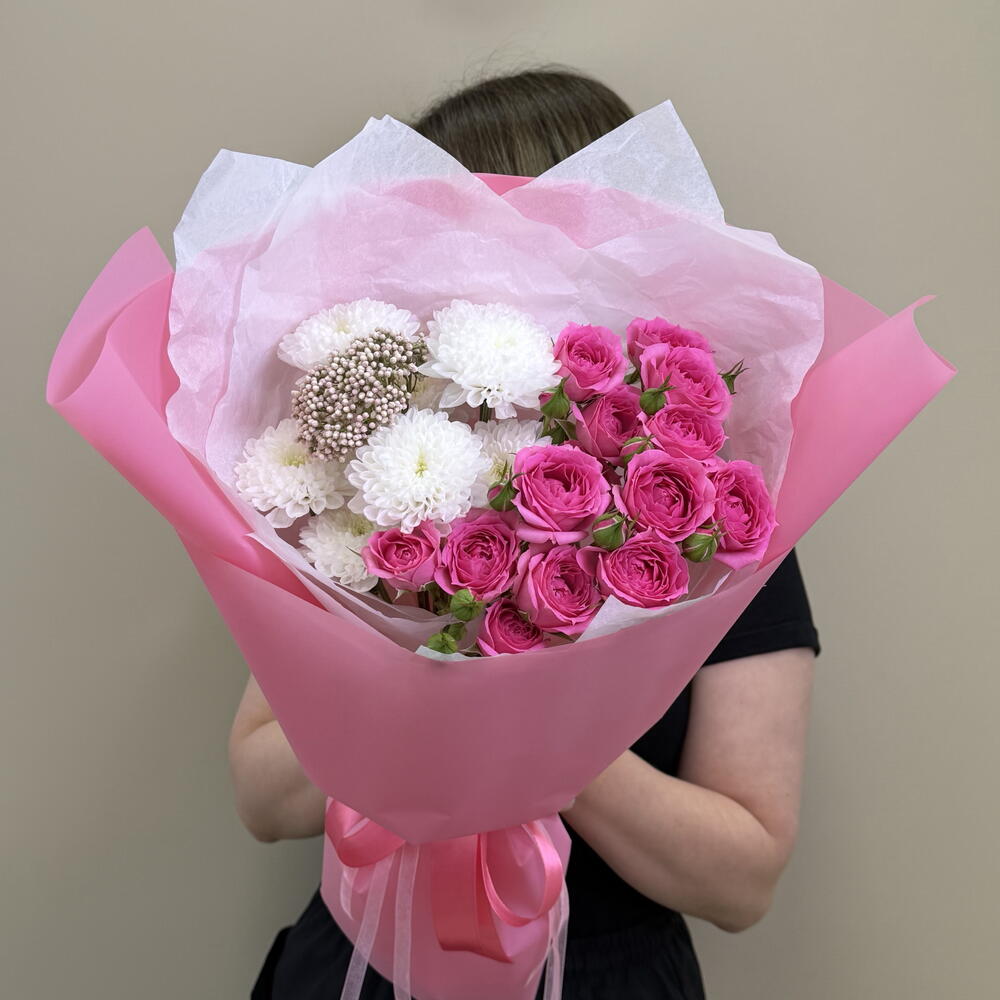 Букет-комплимент: кустовая роза, озотамнус и хризантема алтай 💐
