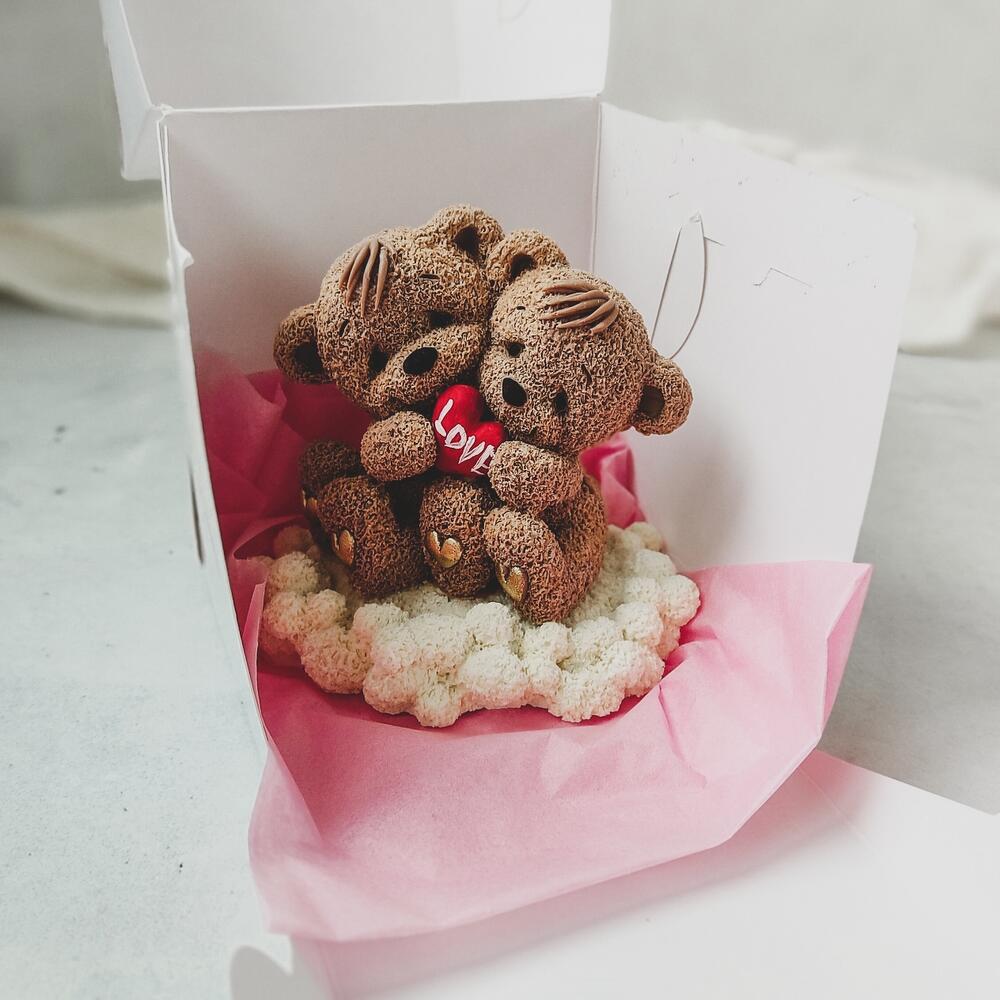 Shokofigurka bears on a cloud