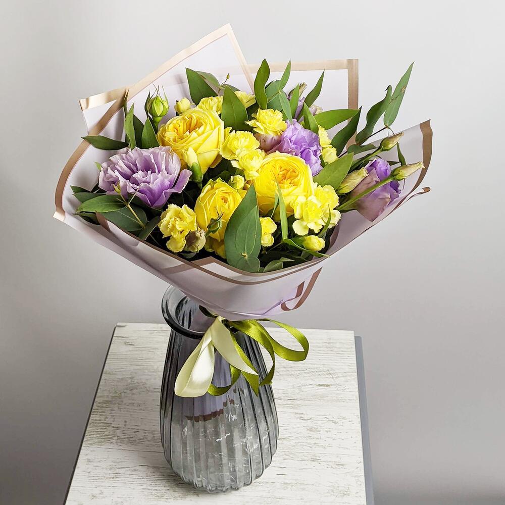 Mix with yellow roses