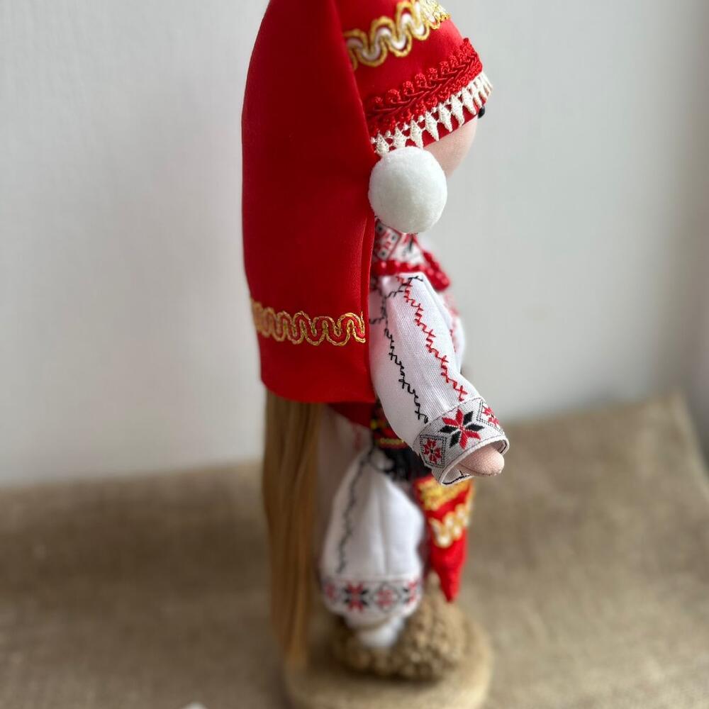 Кукла в национальном костюме