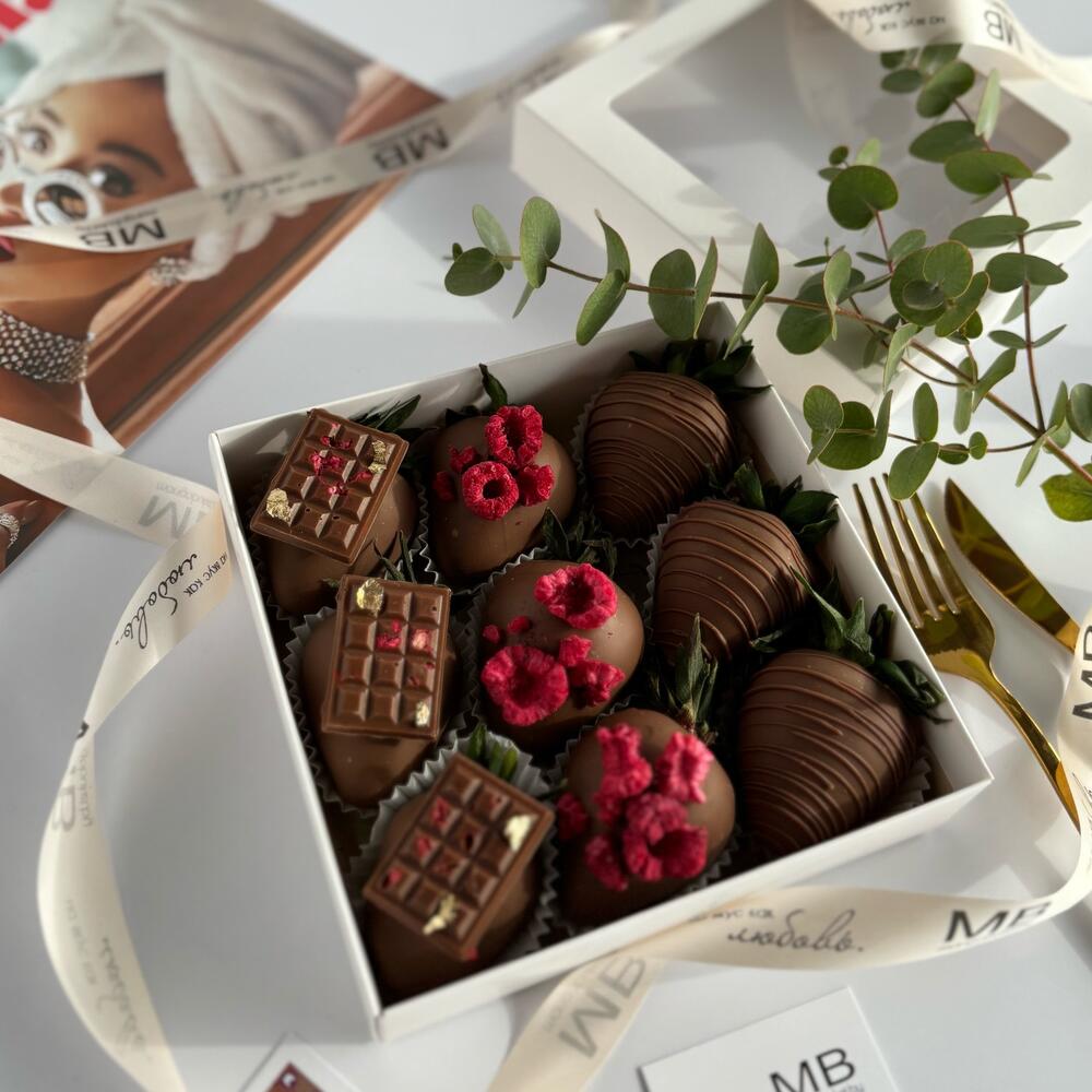 Chocolate-covered strawberry set "Rihanna"