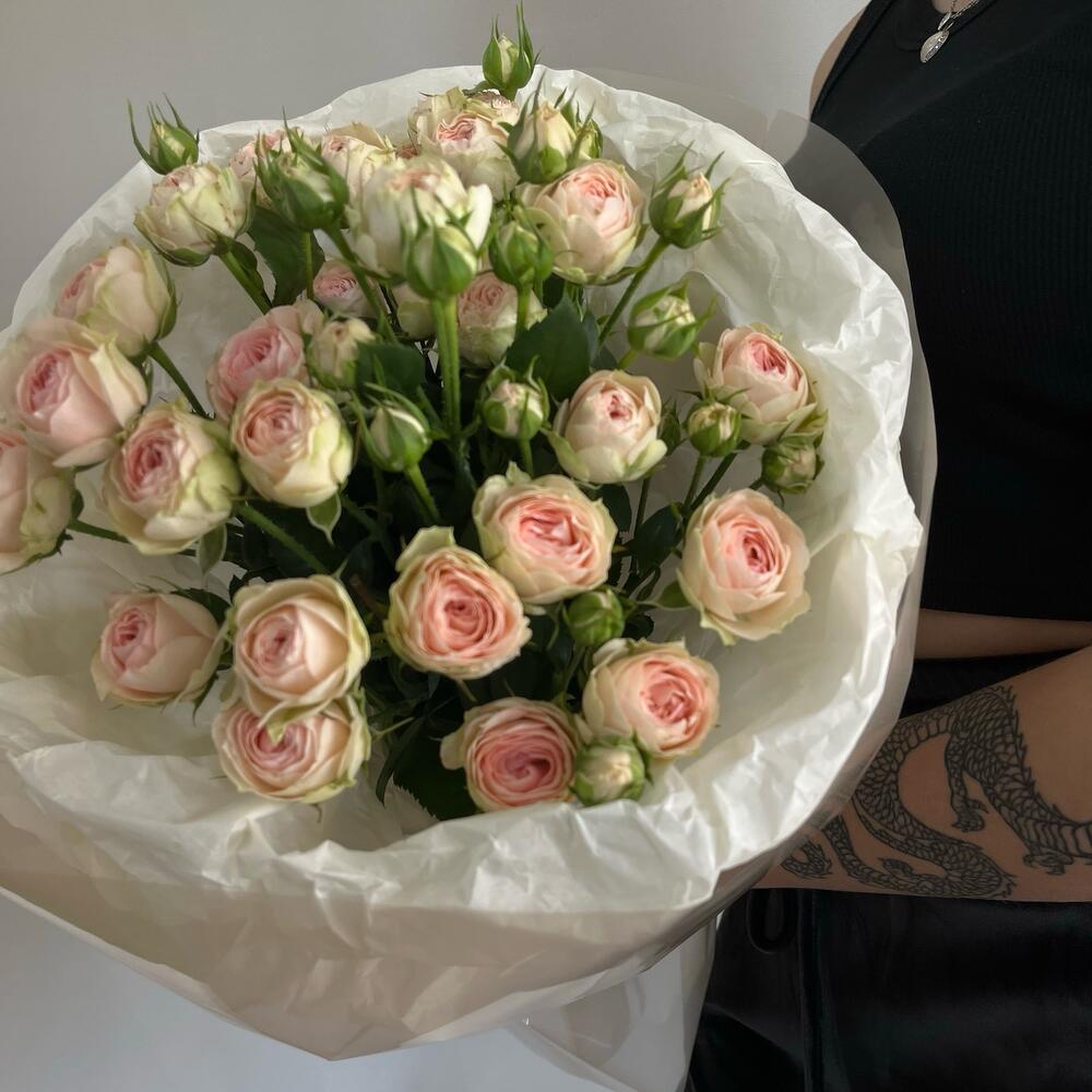 Lovely 🤍 букет из пионовидных кустовых роз 🌸