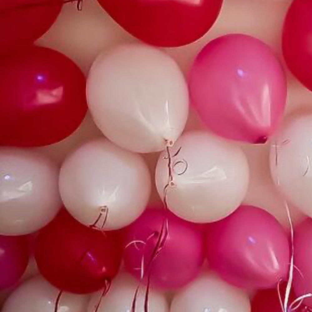 100 воздушных шаров на день рождения/8 марта под потолок