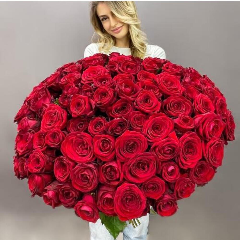 Красные рози Red Naomi 101
