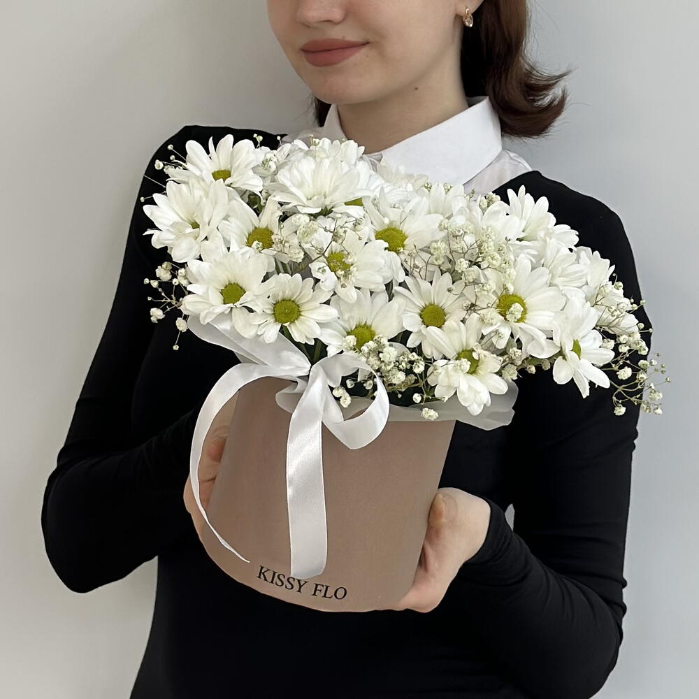 Композиция из кустовых хризантем ромашек