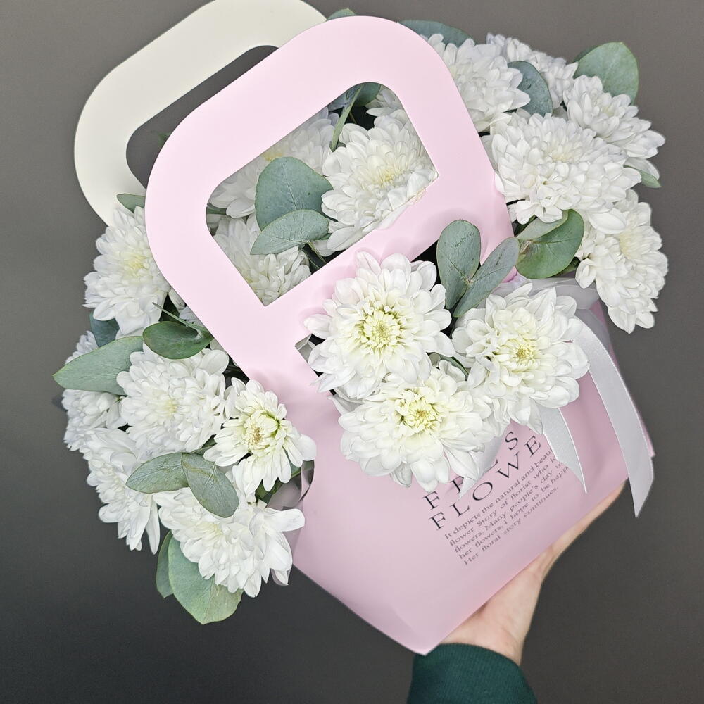 Композиция фреш хризантема и эвкалипт в сумке 🌸