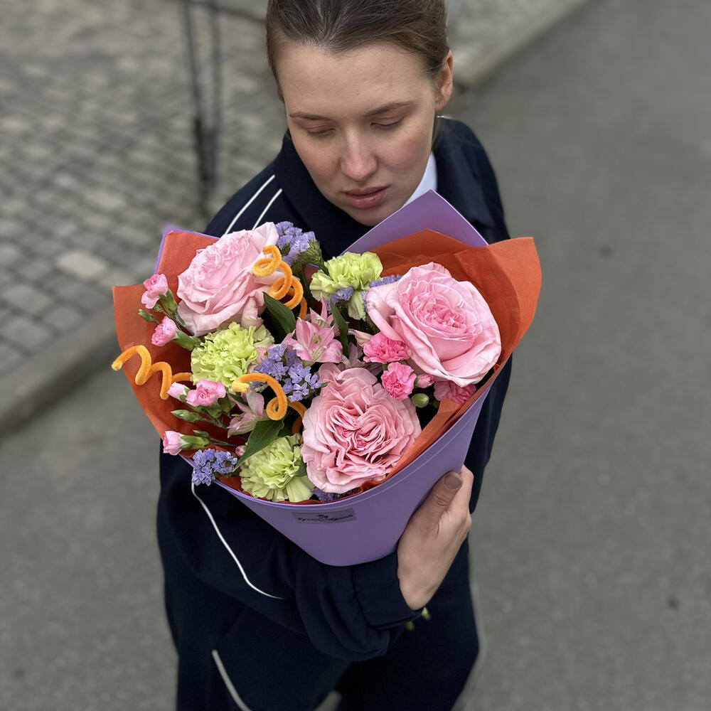 Букет «Драйв» (роза, диантусы, статица)