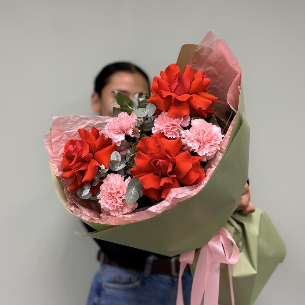 Авторский букет «Тихий шик: французская роза и стойкий диантус» 💐🎀
