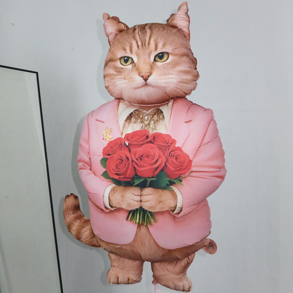 Кот с цветами
