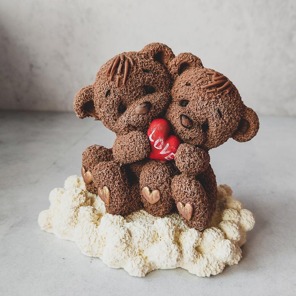 Shokofigurka bears on a cloud