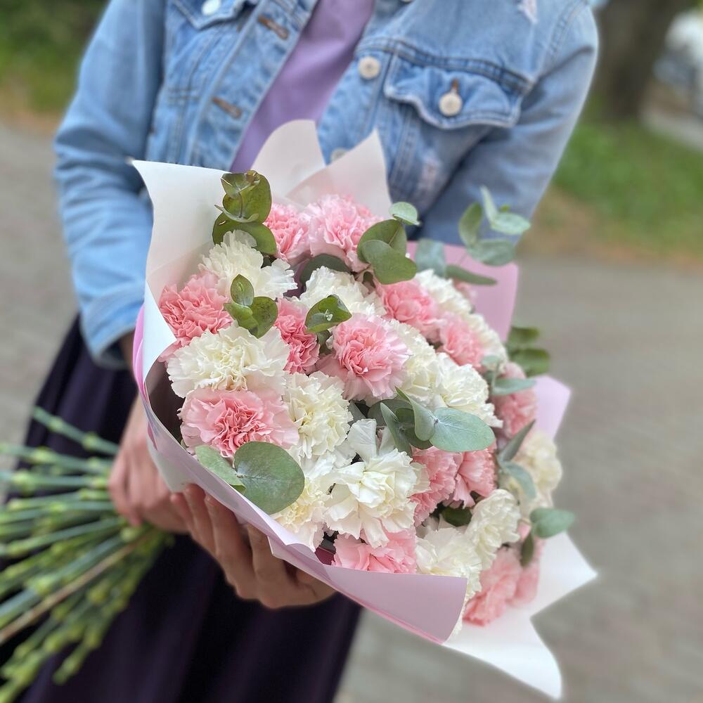 Диантусы с эвкалиптом 35 шт