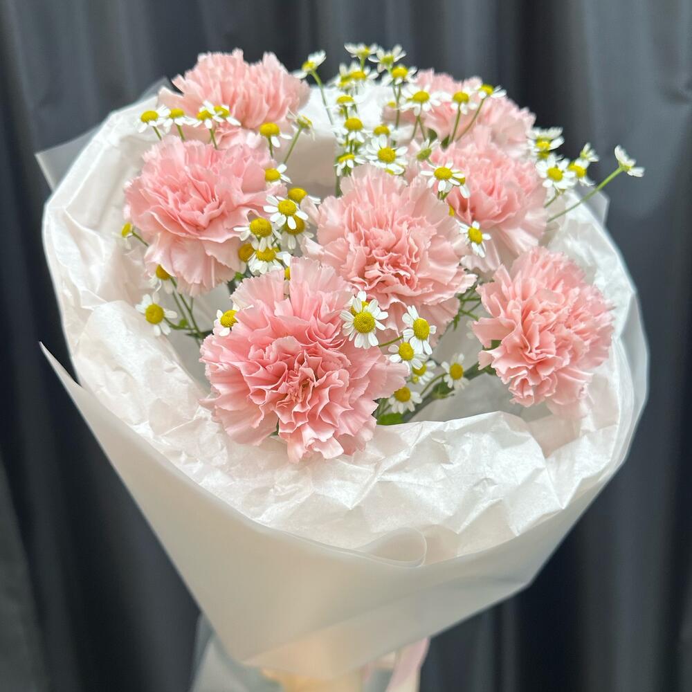 Нежные чувства 🌸 букет с диантусами и матрикарией