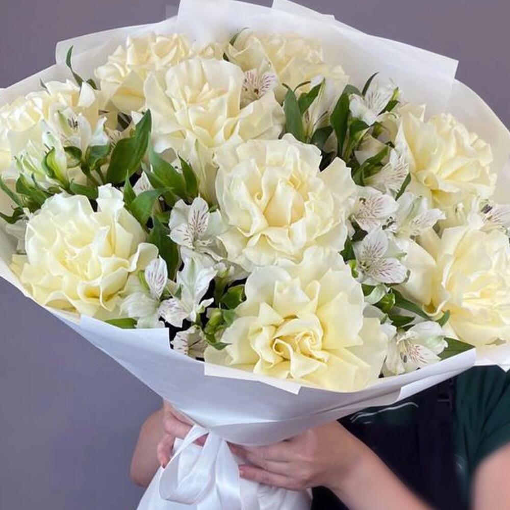 Белые розы с альстромериями