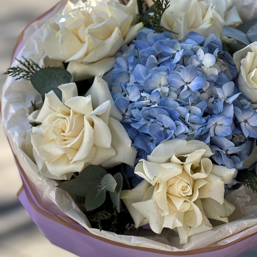 Roses and Hydrangea bouquet