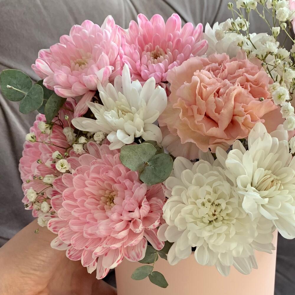 Милая композиция на стол 🌸 хризантемы / Цветы в коробке