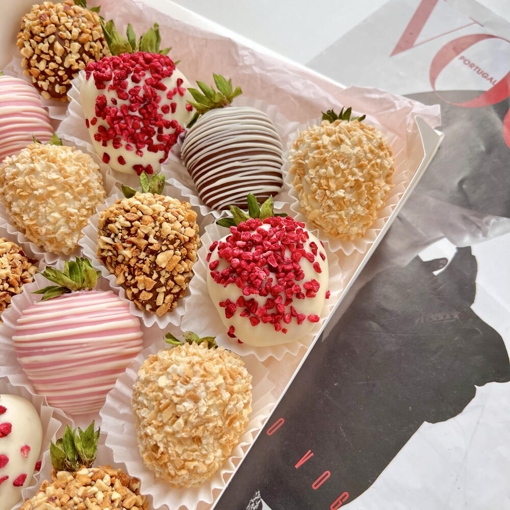 Клубника в шоколаде набор Наслаждение ХИТ ДНЯ + подарок от Vivienne Sabo — румяна MACARON 16-20 ягод