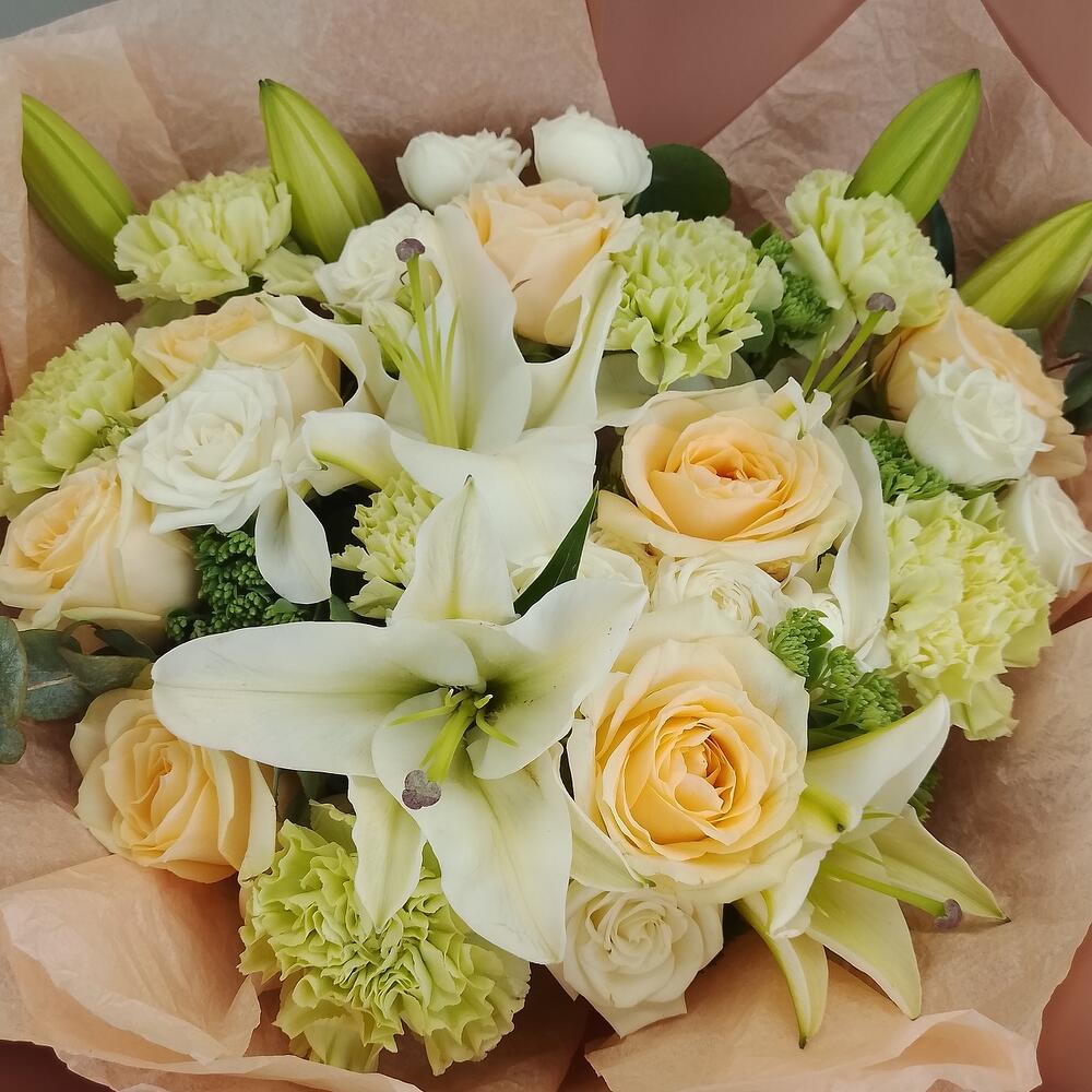 Букет 💐 сочное лето💐 с лилиями, розами, сортовыми диантусами