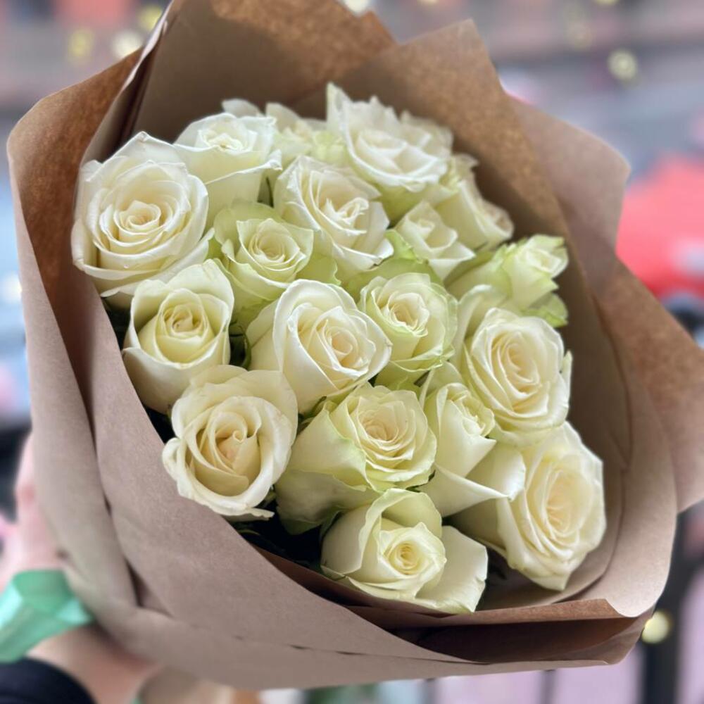 Bouquet of white roses