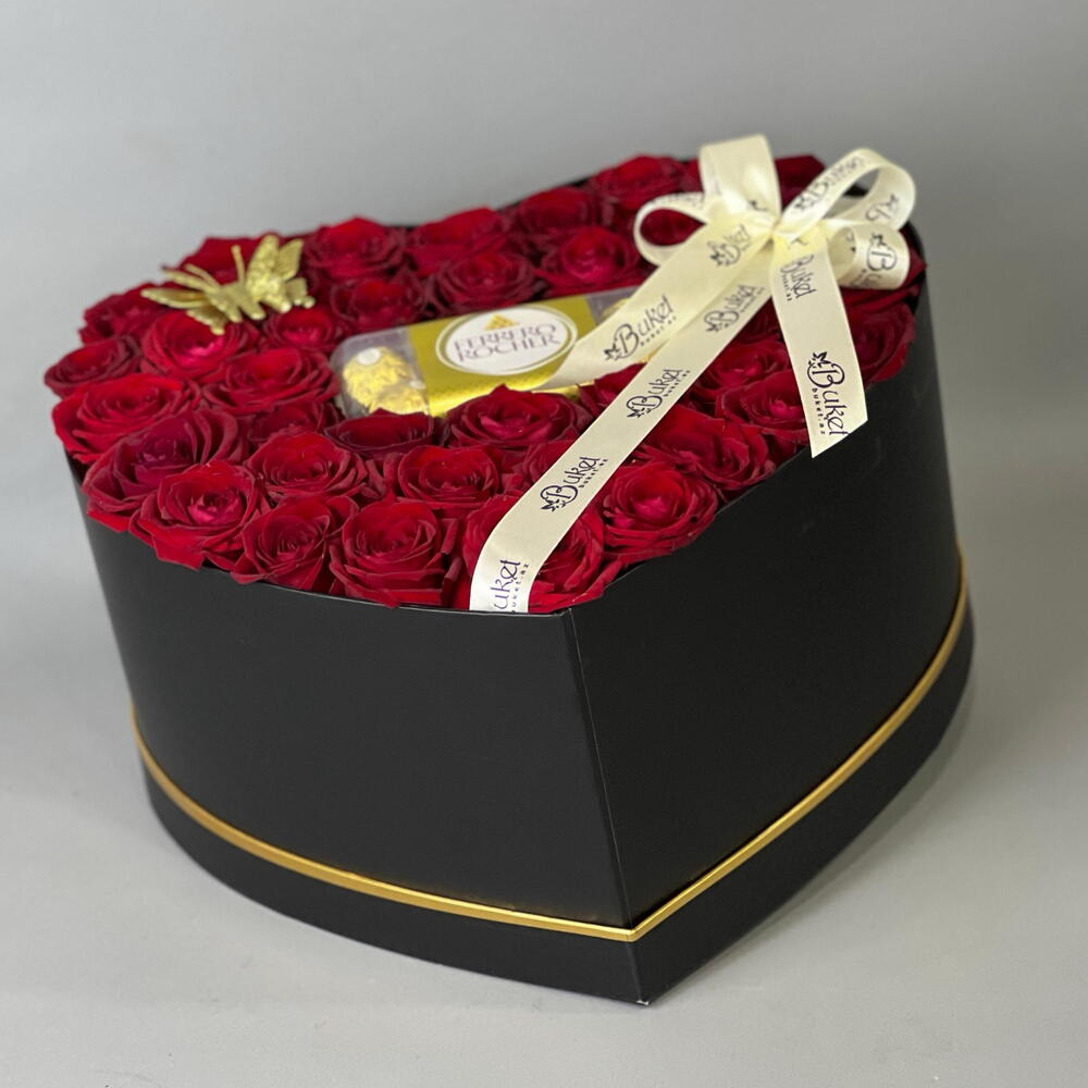 Flowers and chocolate box🍫