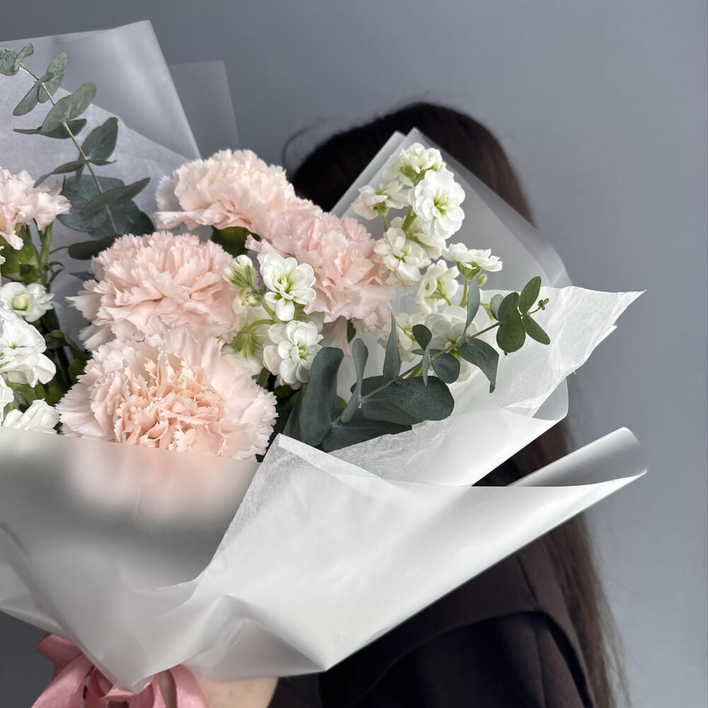 Авторский буке🥰т с белой маттиолой и нежно-персиковыми диантусами