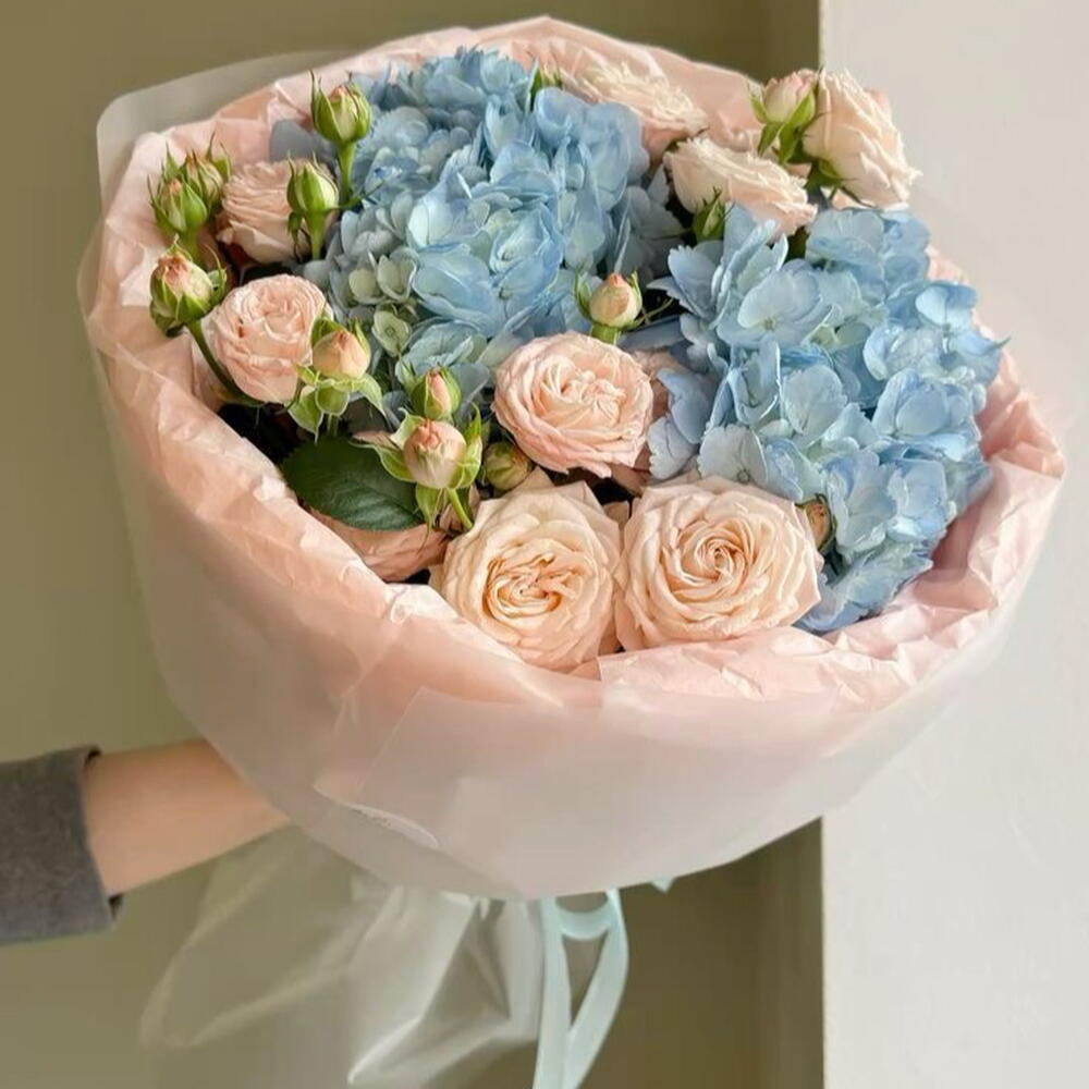 Букет гортензий с кустовыми розами 🎀
