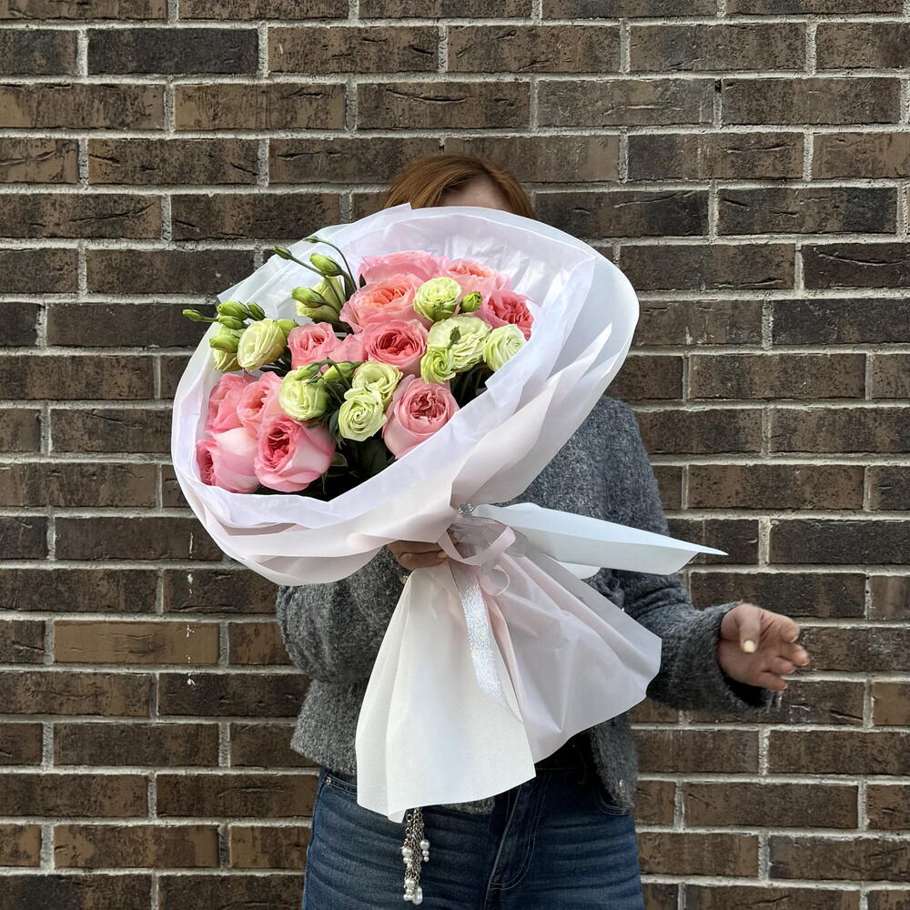 Bouquet "Emily" with peony-like roses