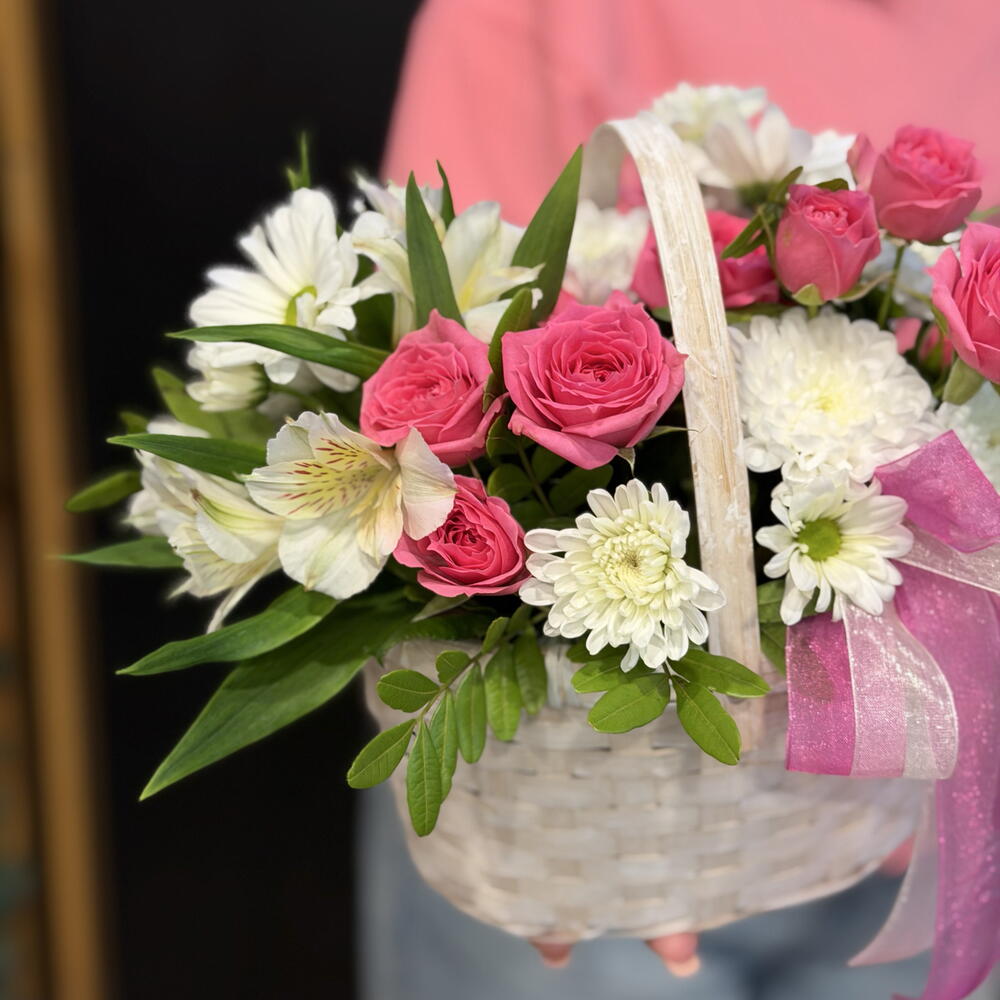 Композиция с кустовой розой, альстромерией и хризантемой 🌸