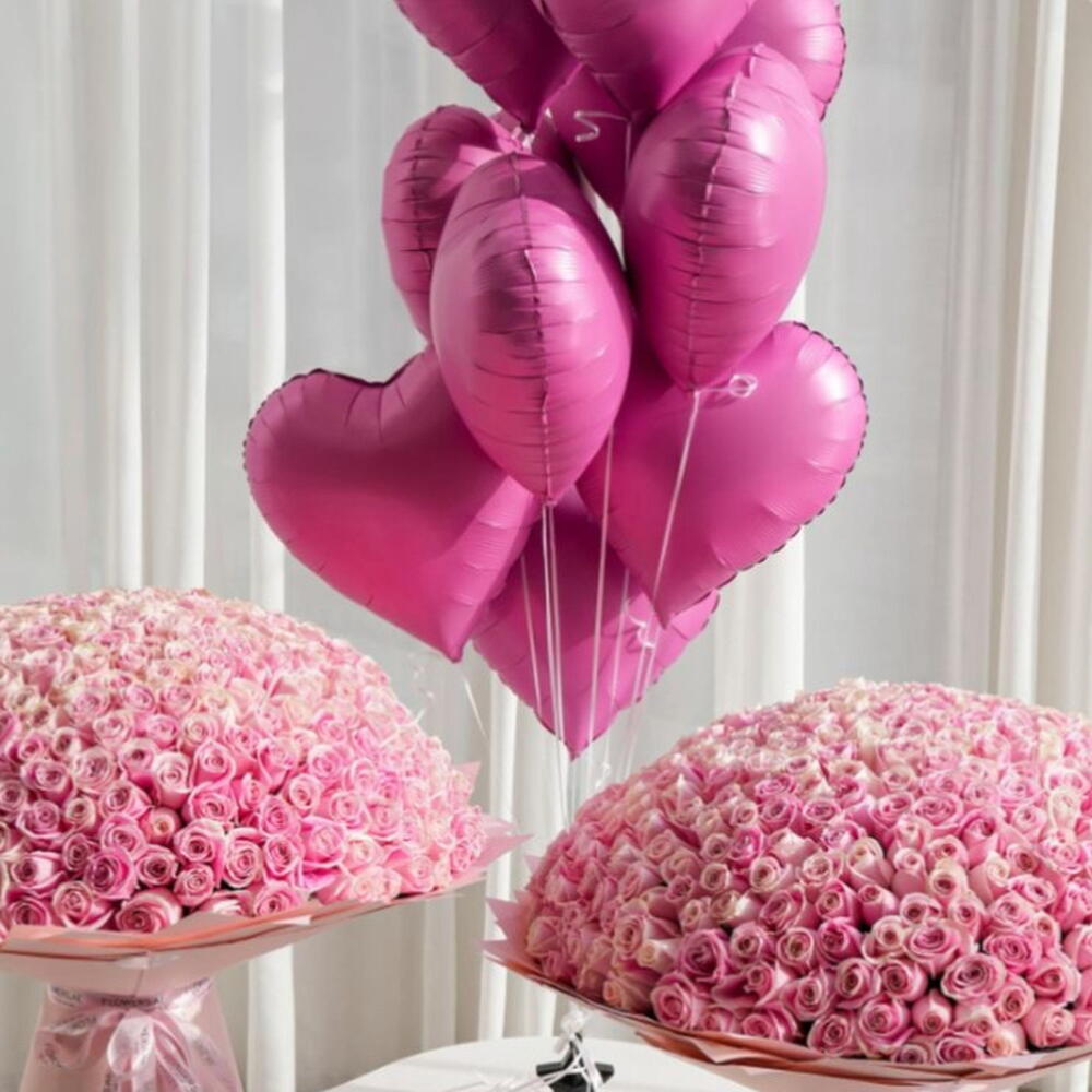 Set of 2x 101 roses and balloons