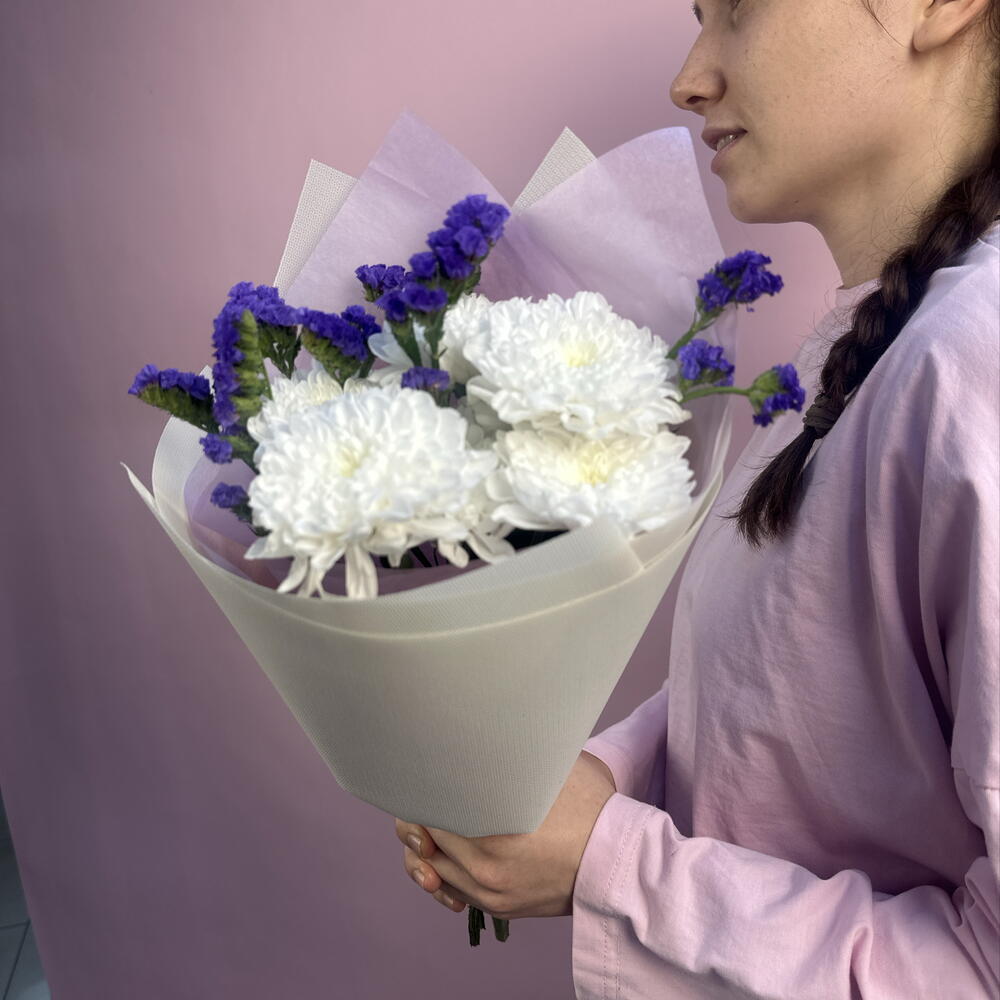 Букет из хризантемы и статицы
