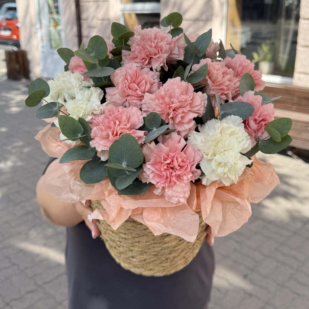 Корзина с диантусами