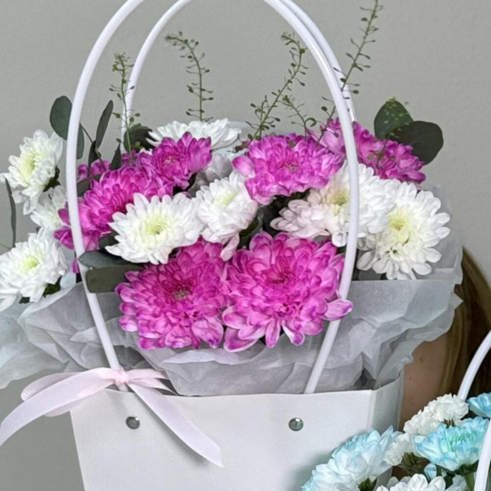 Bag with pink chrysanthemums 4