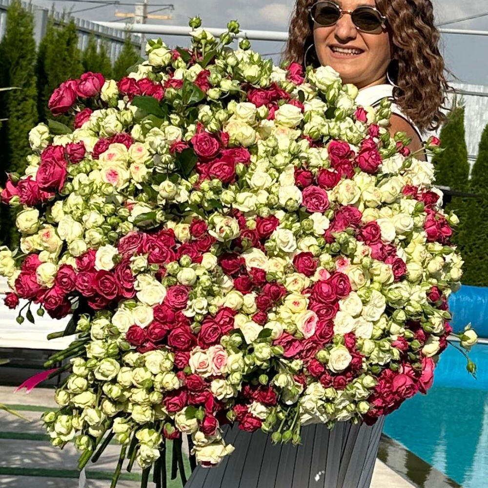 101 peony-shaped spray roses