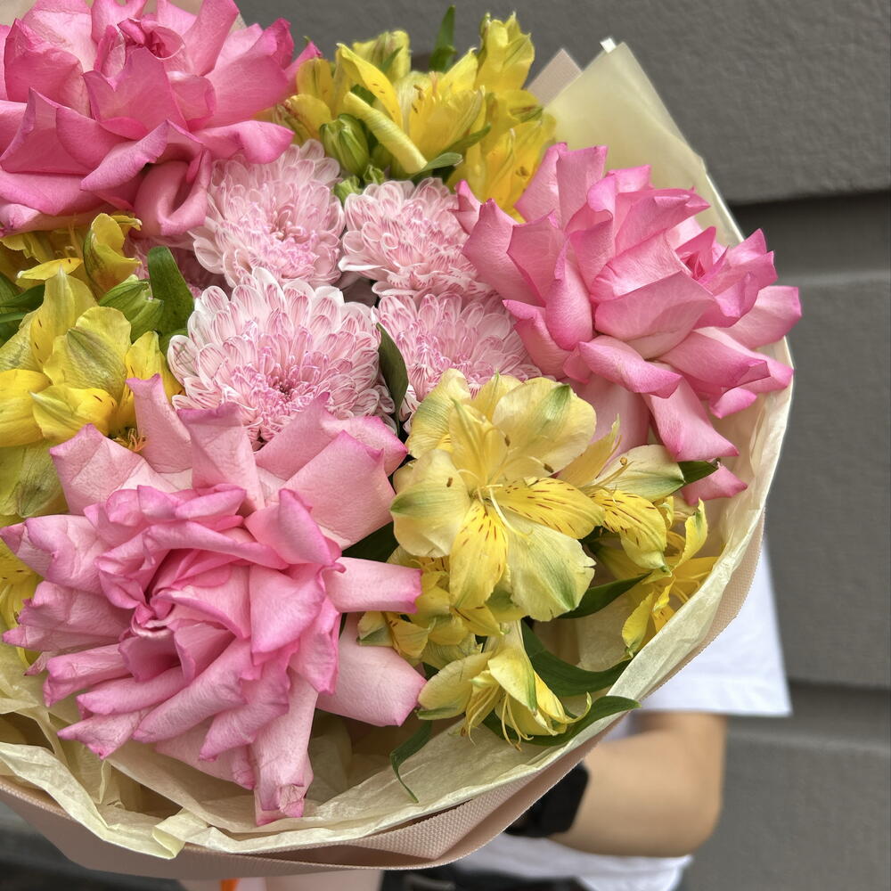💐 Букет «Солнечный звонок»: Яркие розовые и желтые оттенки для учителя на 1 сентября! 🎒🍁