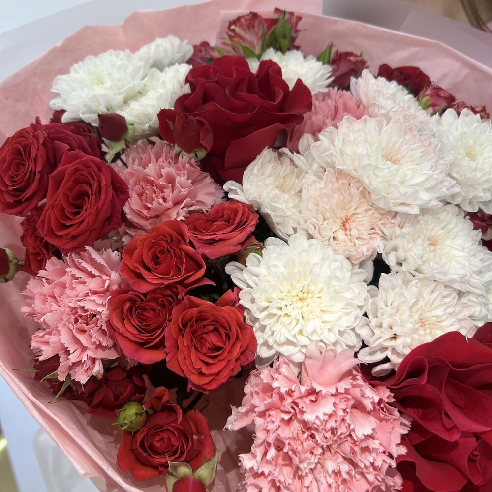 Букет с оттенками красного и розового️‍🔥🌸