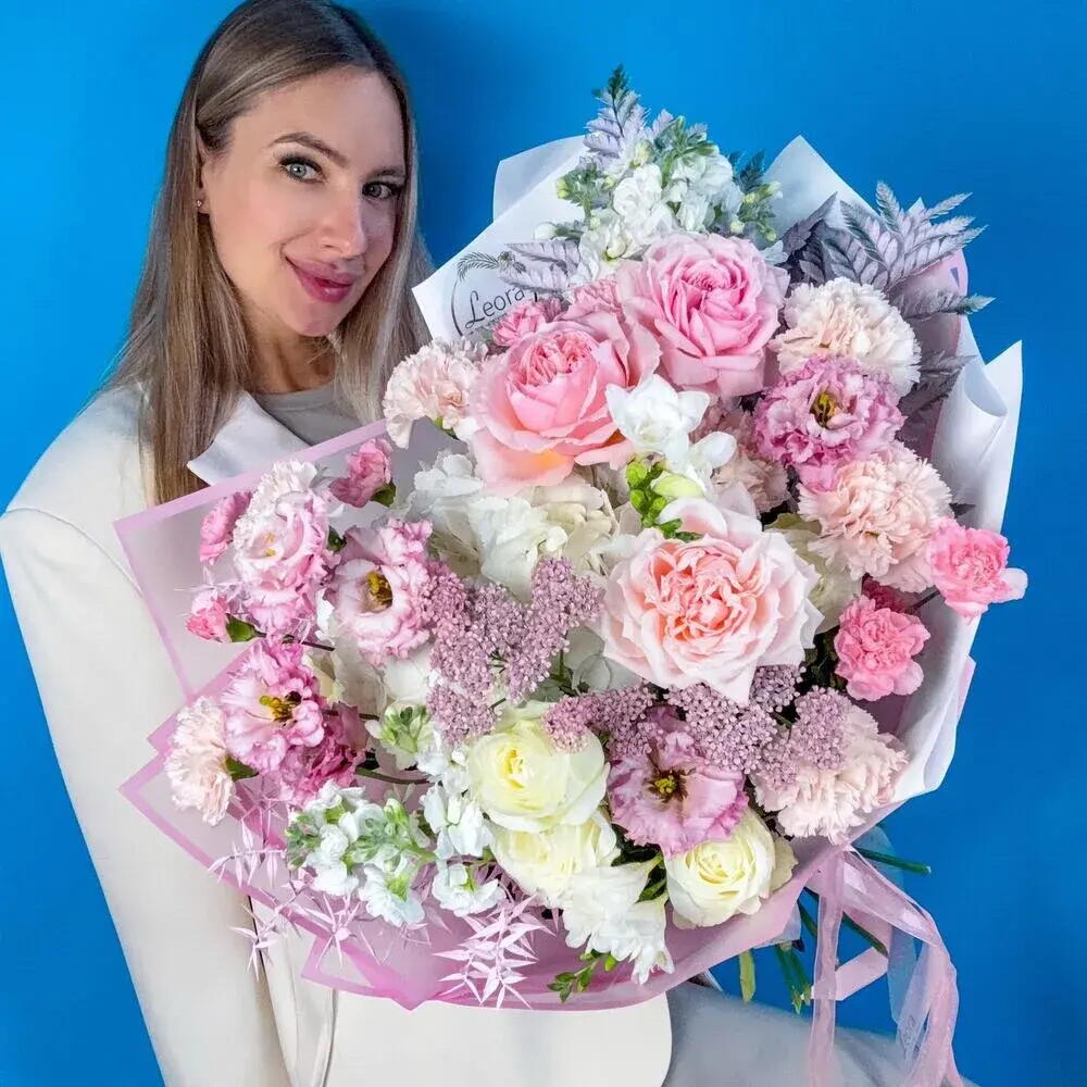 Премиум букет Романтика из пионовидных роз. Авторский букет 3027. Leoraflowers