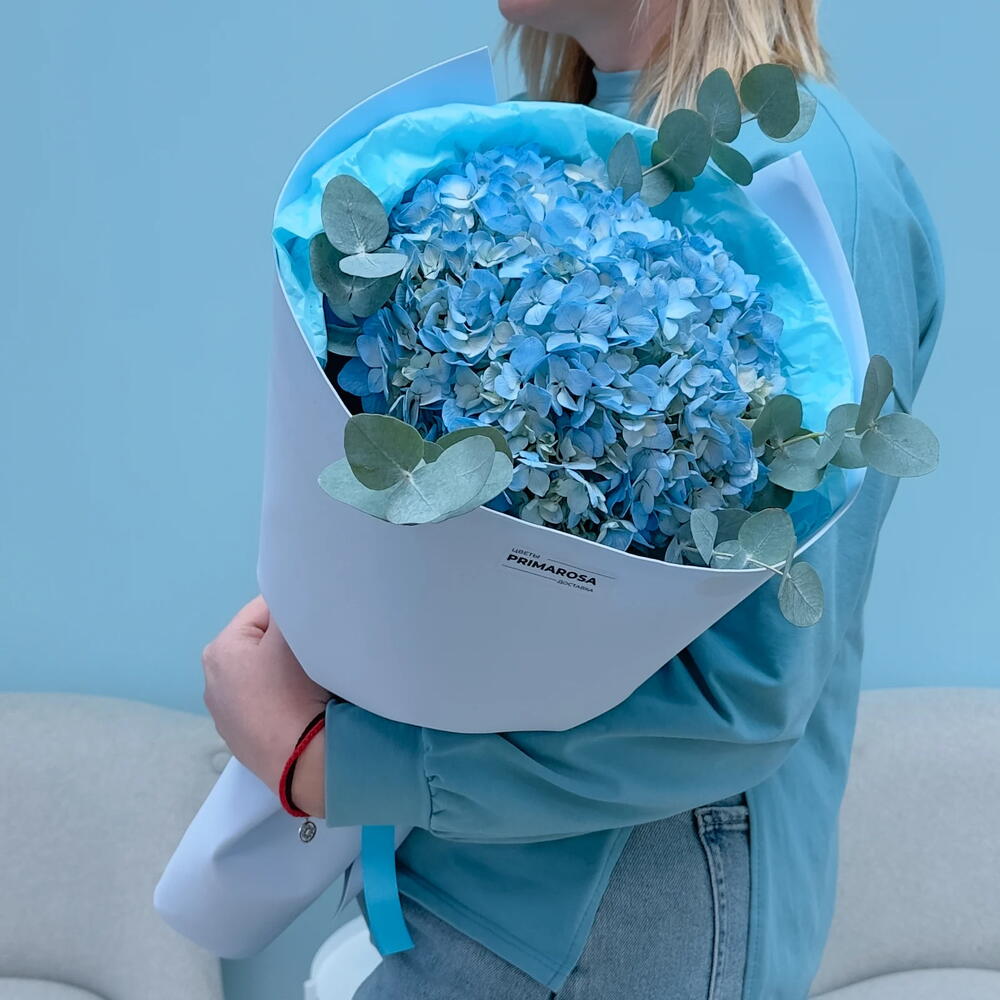 Букет из 1 голубой гортензии с эвкалиптом «Небесный»💙 39979