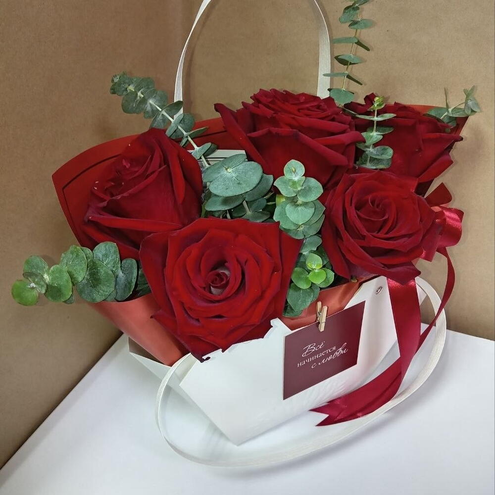 Композиция алые розы 🌹