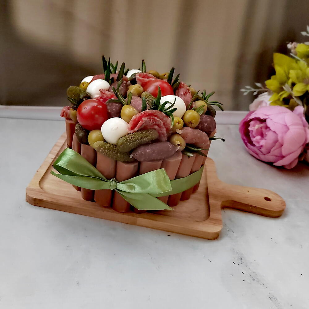 Мясной бенто торт