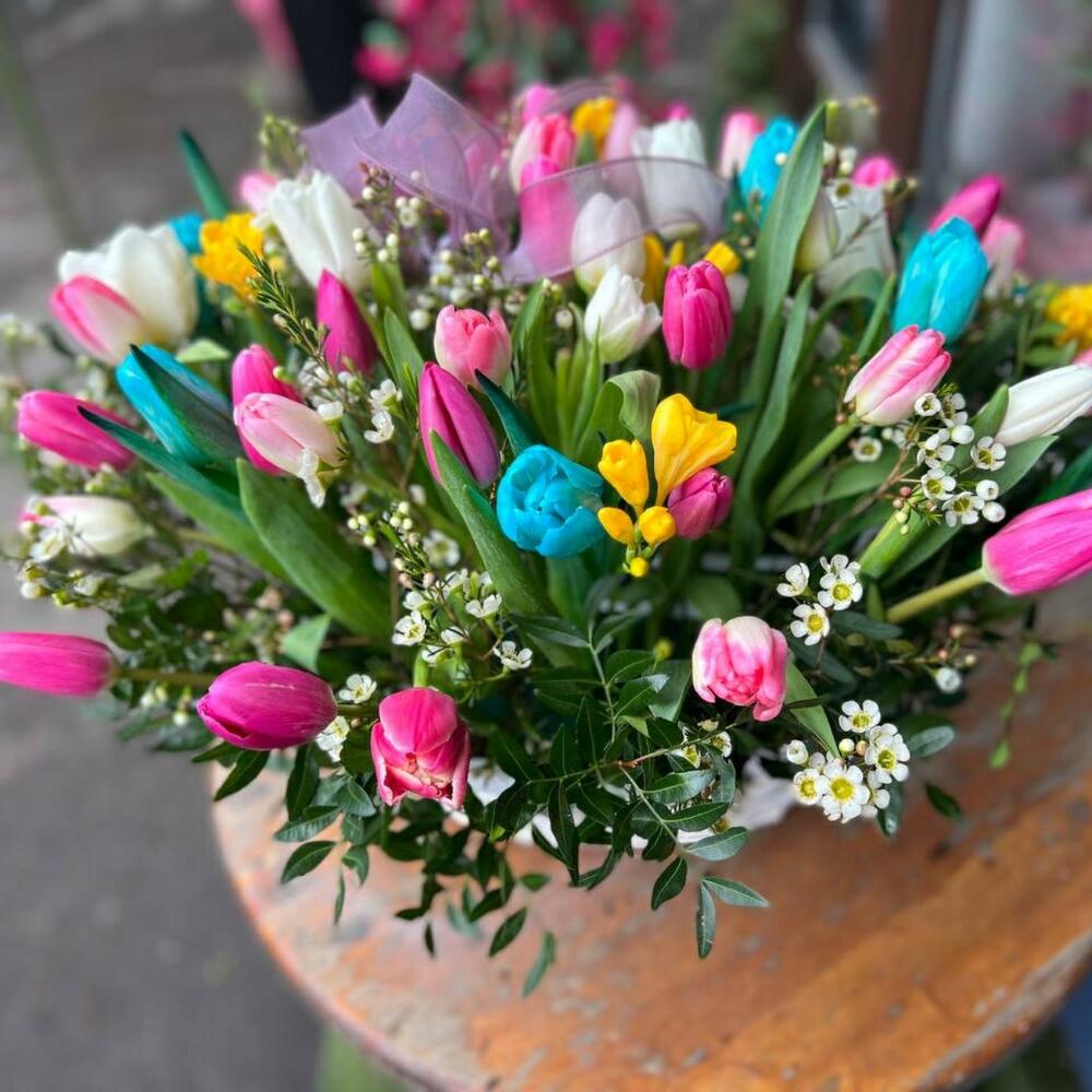 Корзина с тюльпанами и роскошной зеленью, Flowers & Gifts Almaty, buy
