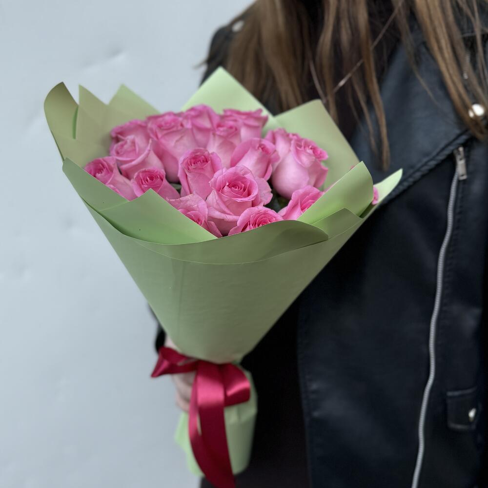 19 розовых роз