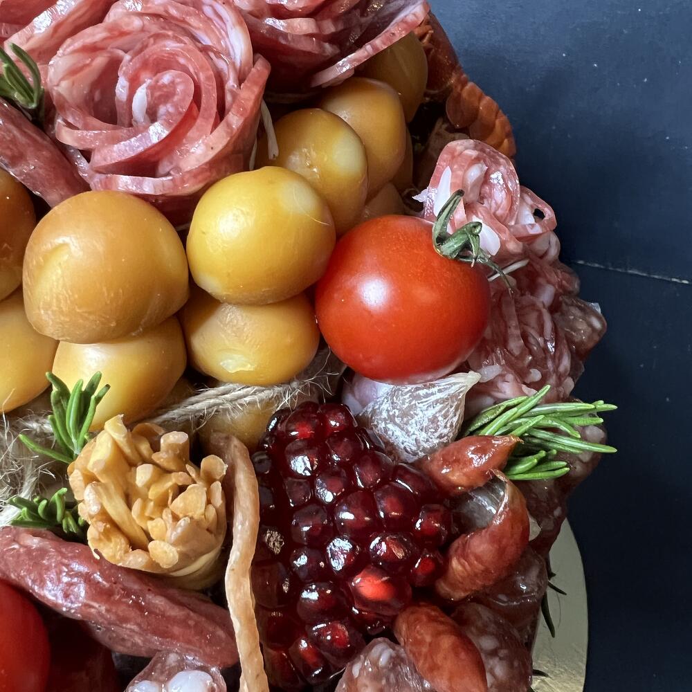 Мясной торт, подарок на праздничный стол