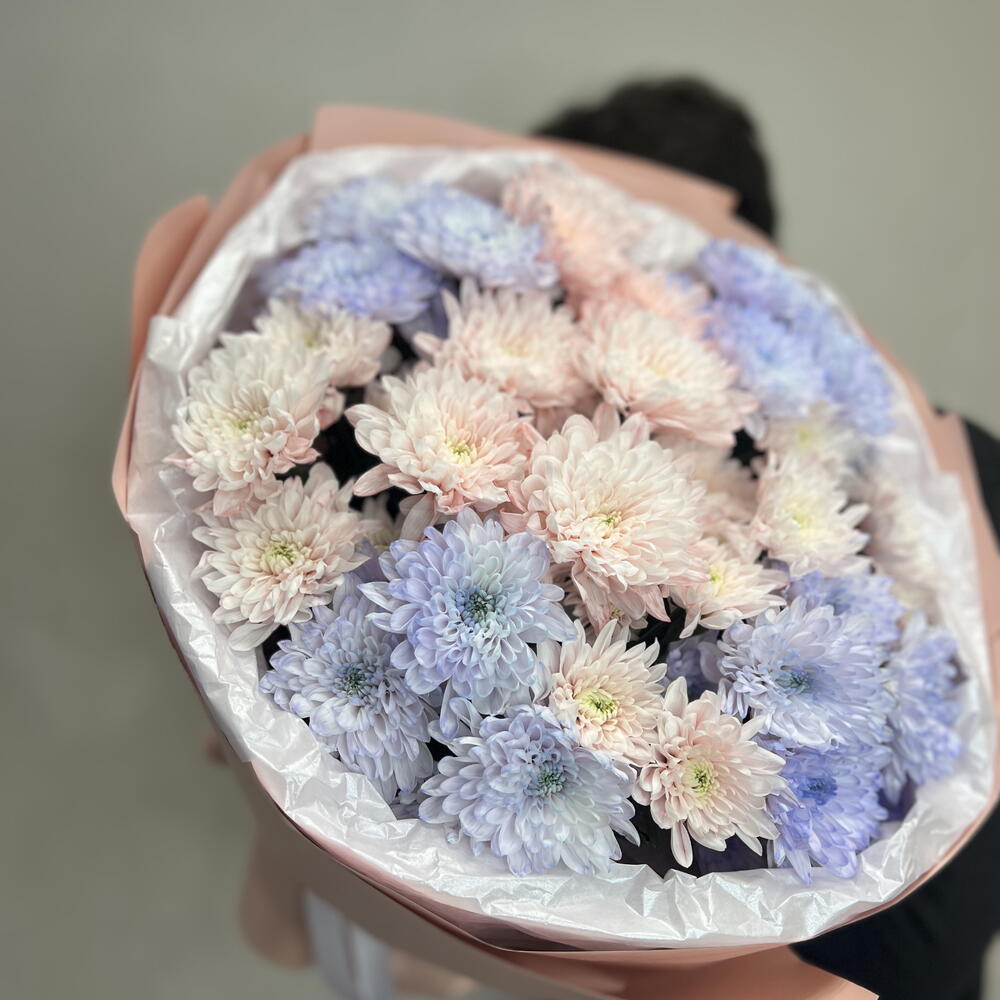 Большой букет из розовых и фиолетовых хризантем💕