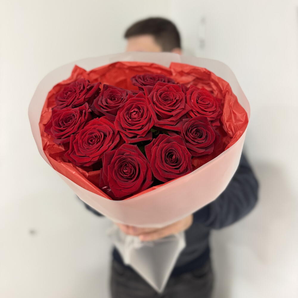 Страсть любви 🌹букет с 11 красными розами + подарок от Vivienne Sabo — румяна MACARON