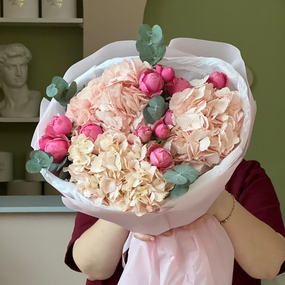 Букет с пион.розами и гортензиями и эвкалиптом