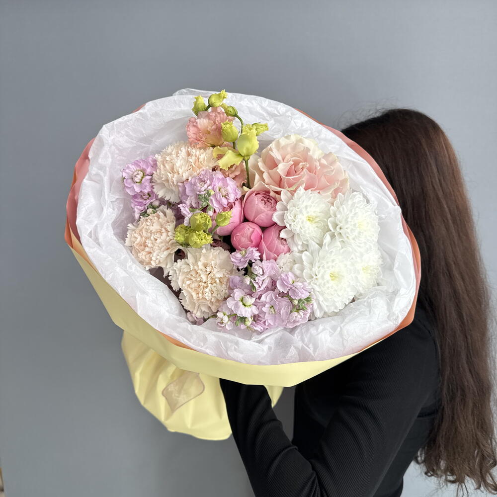 АВТОРСКИЙ букет из Кустовой Розы Сильва ПИНК💕 в дизайнерской лимонной упаковки🍋